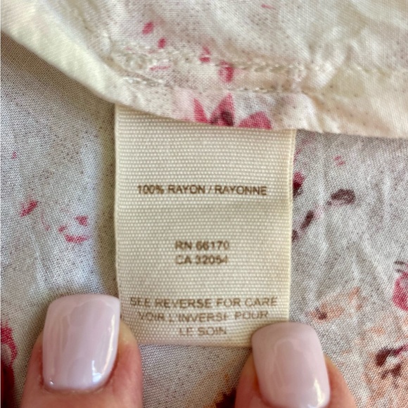 FREE PEOPLE SLEEVELESS FLORAL TOP. Lightweight. Mandarin collar with sashes. XS - Picture 12 of 13